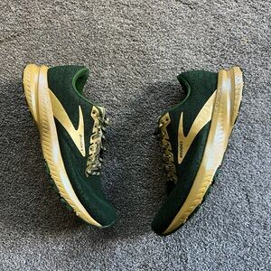 Size 7.5 womens Brooks Launch 7 Sneakers Run Lucky Gold Green
